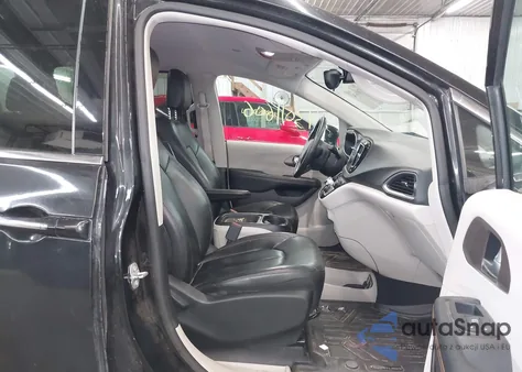 2017 Chrysler Pacifica Touring L z USA, uszkodzony, nr VIN 2C4RC1BG7HR511124